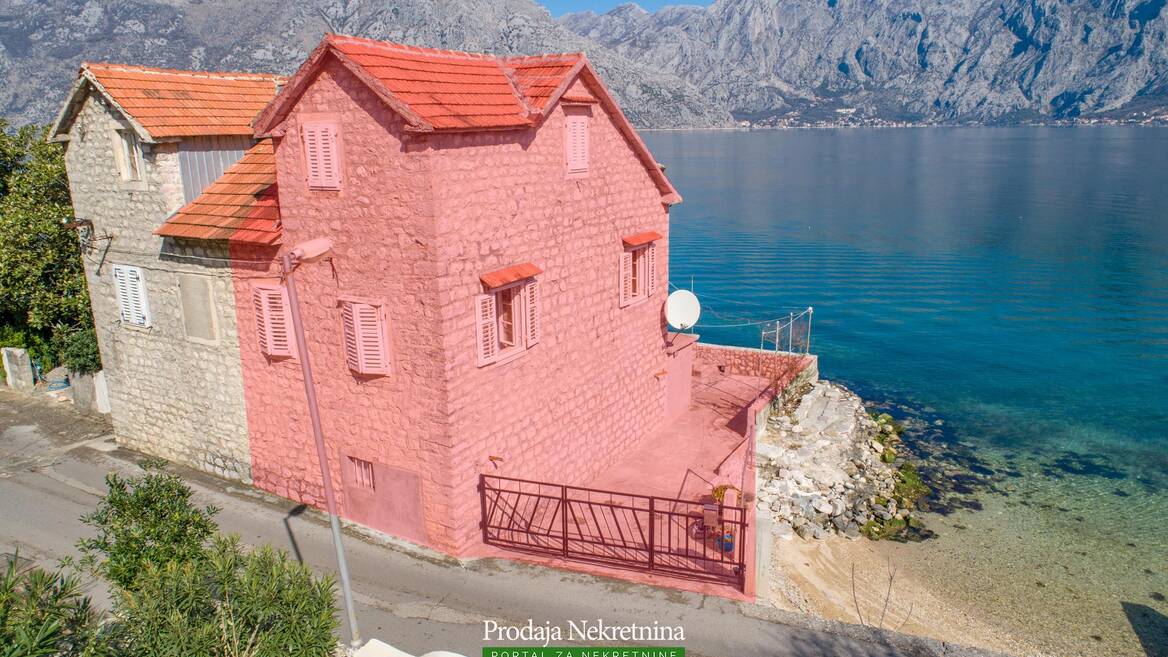 Jedinstvena kuca na obali mora, Kotor