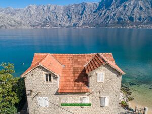 Jedinstvena kuca na obali mora, Kotor