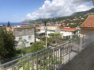 Dobra Voda, Bar