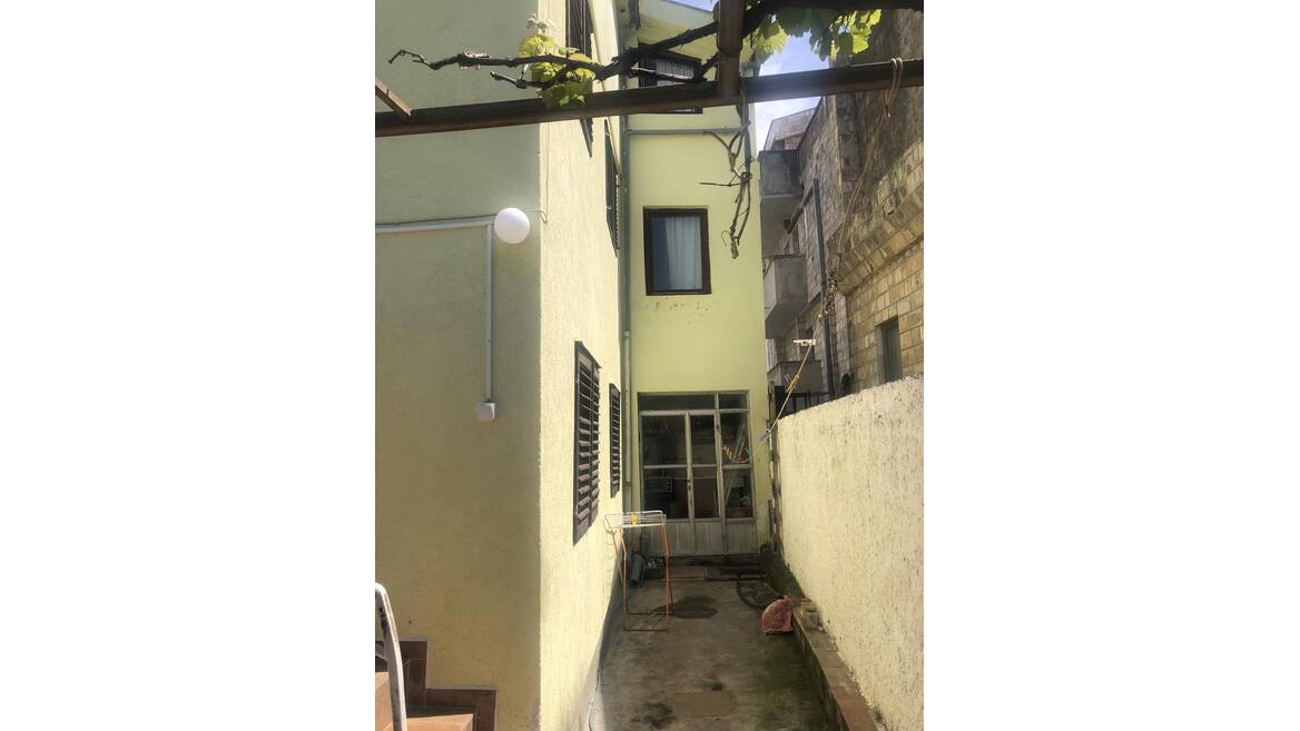 Dobra Voda, Bar