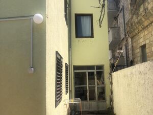 Dobra Voda, Bar