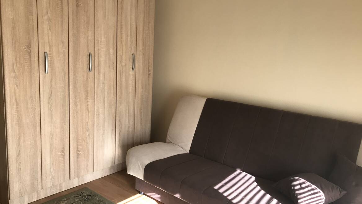Kraljica Jelena Anzujska, Bar