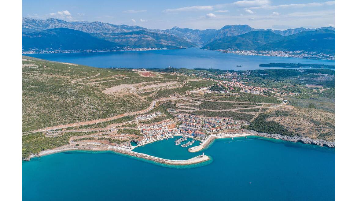 Lustica Bay Centrale, Tivat