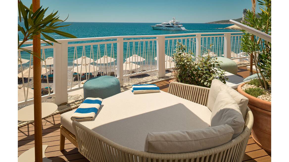 Lustica Bay Centrale, Tivat
