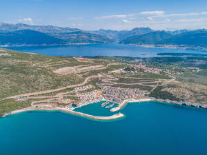 Lustica Bay Centrale, Tivat