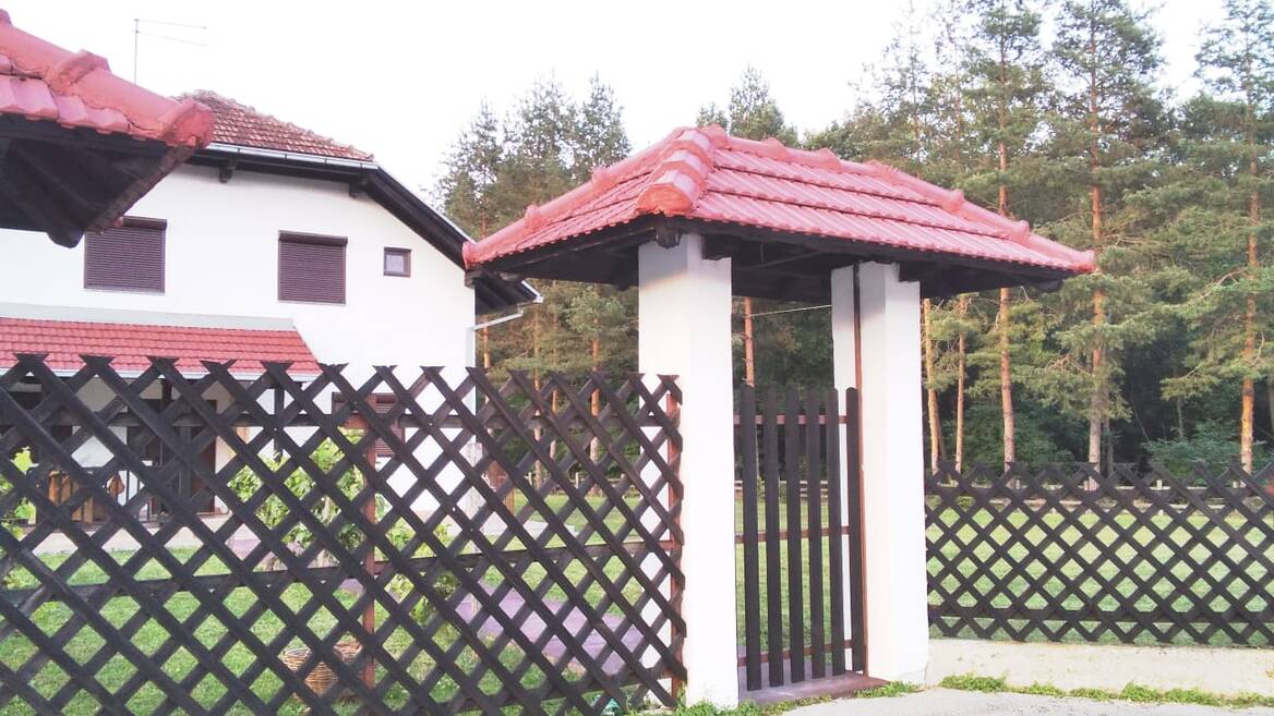Koštunići, Gornji Milanovac