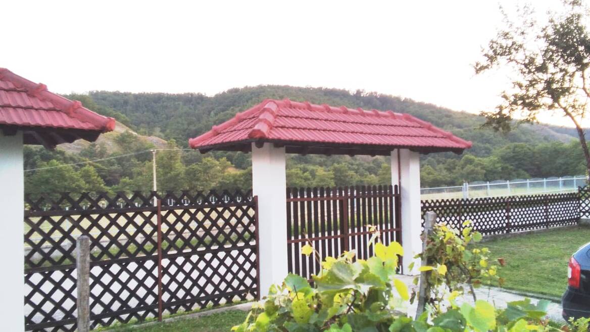 Koštunići, Gornji Milanovac