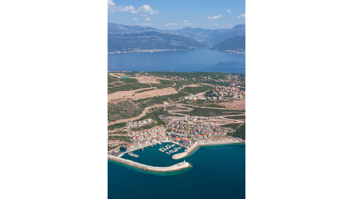 Lustica Bay Centrale, Tivat