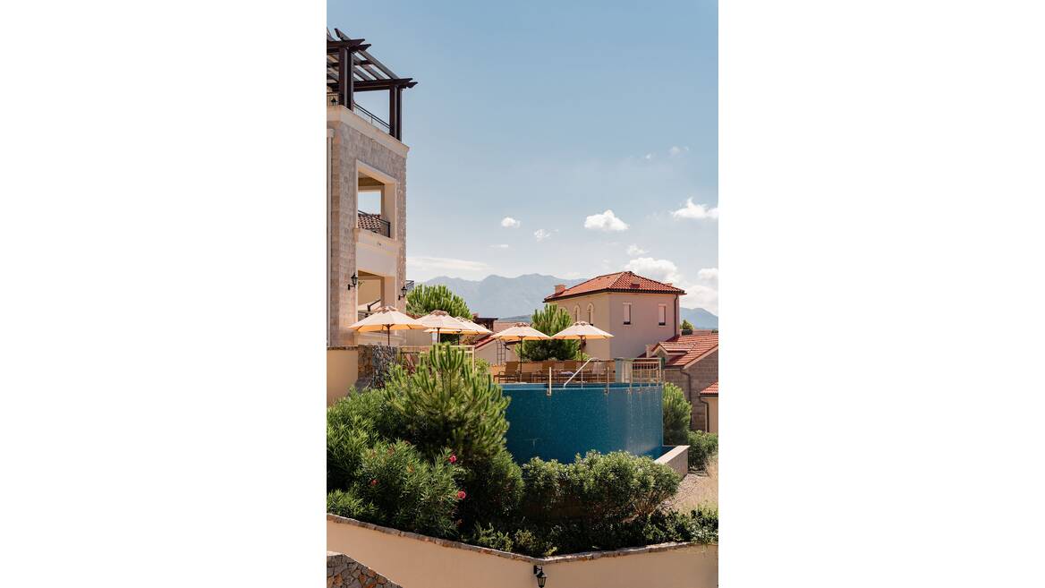 Lustica Bay Centrale, Tivat