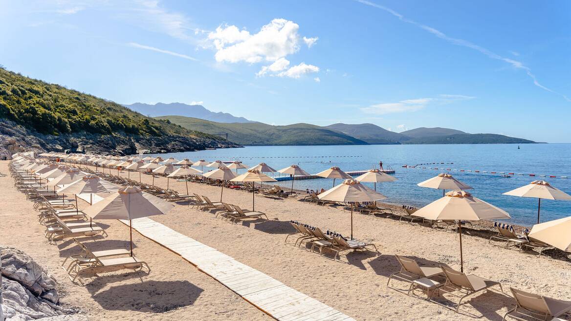 Lustica Bay Centrale, Tivat