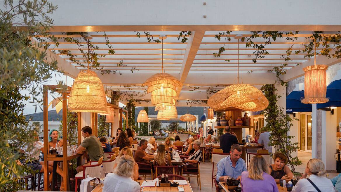 Lustica Bay Centrale, Tivat