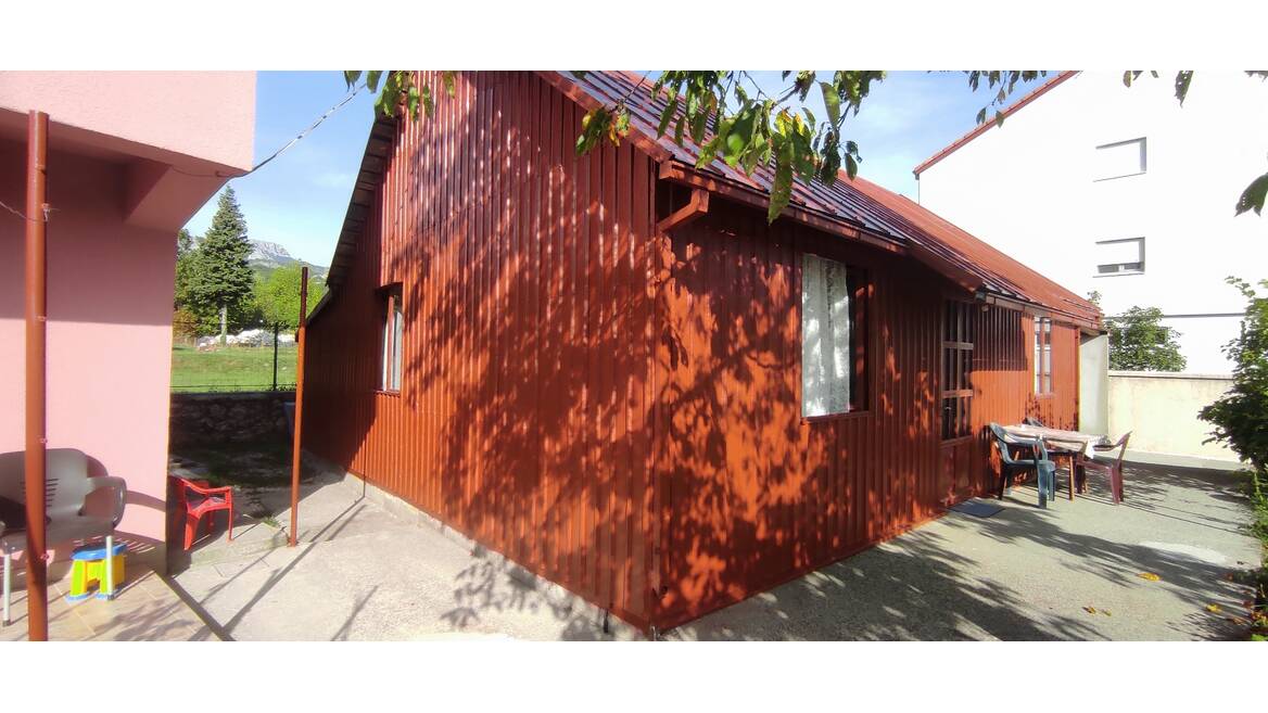 Humci bb, Cetinje