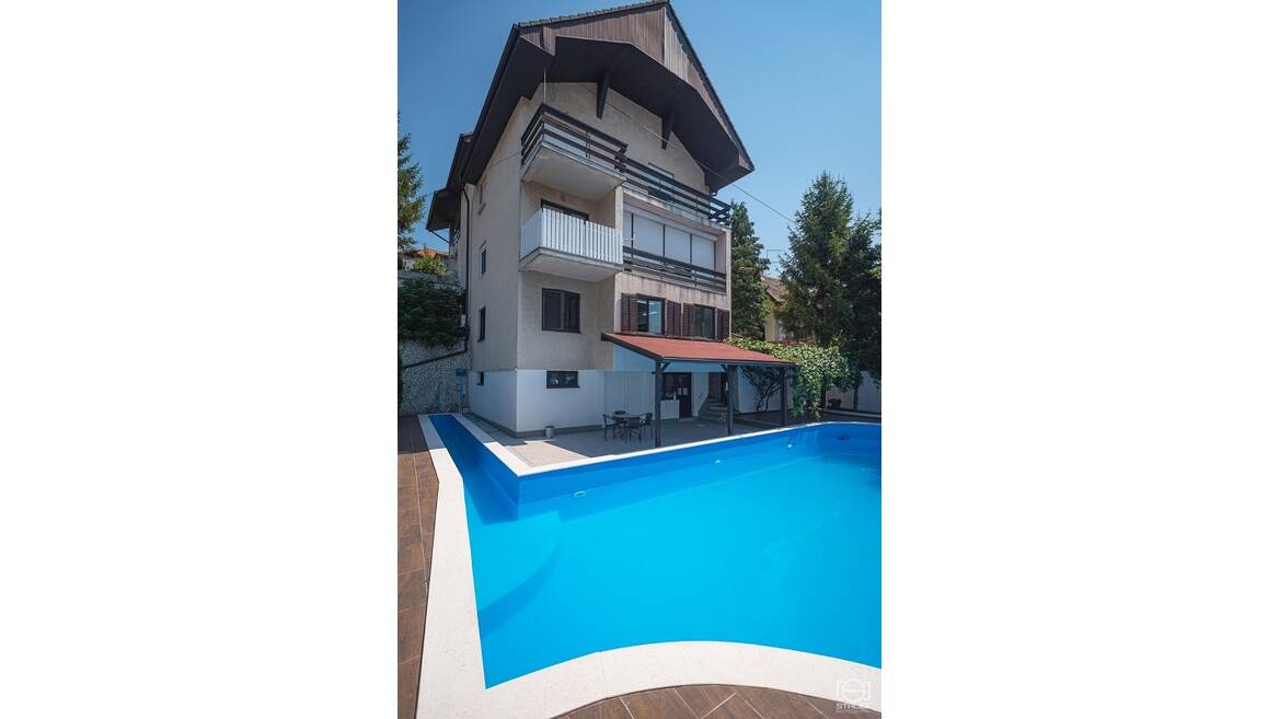 Dusanova, Loznica