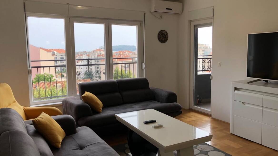 Dubovica Lux, Budva