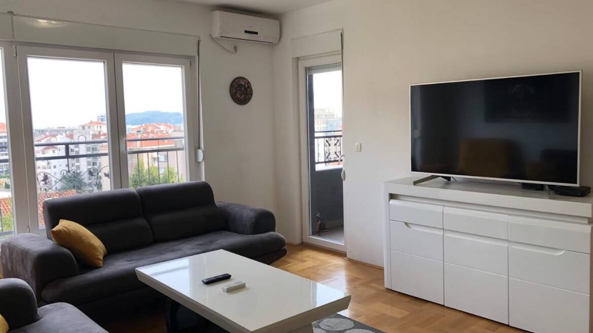 Dubovica Lux, Budva