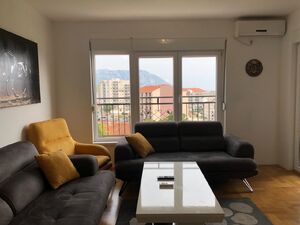 Dubovica Lux, Budva