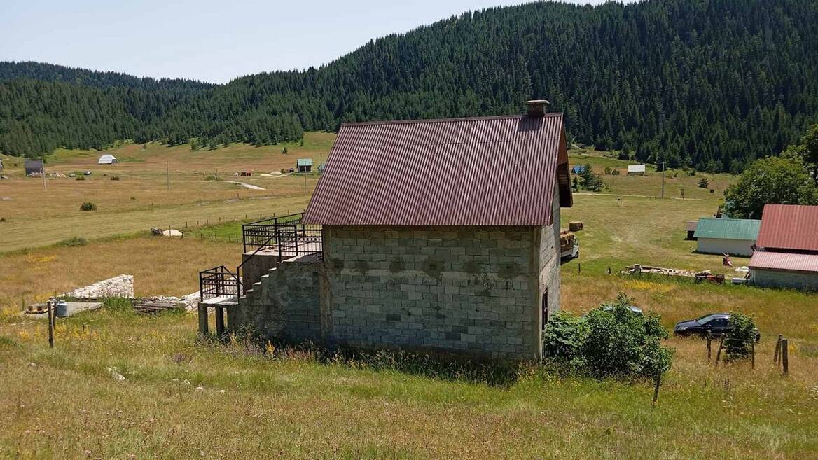  Kuća sa pomoćnim objektima i velikim placem, Žabljak, Žabljak