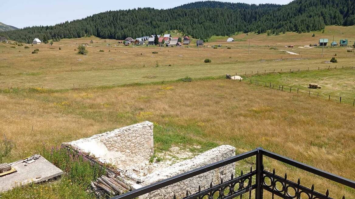  Kuća sa pomoćnim objektima i velikim placem, Žabljak, Žabljak