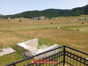  Kuća sa pomoćnim objektima i velikim placem, Žabljak, Žabljak