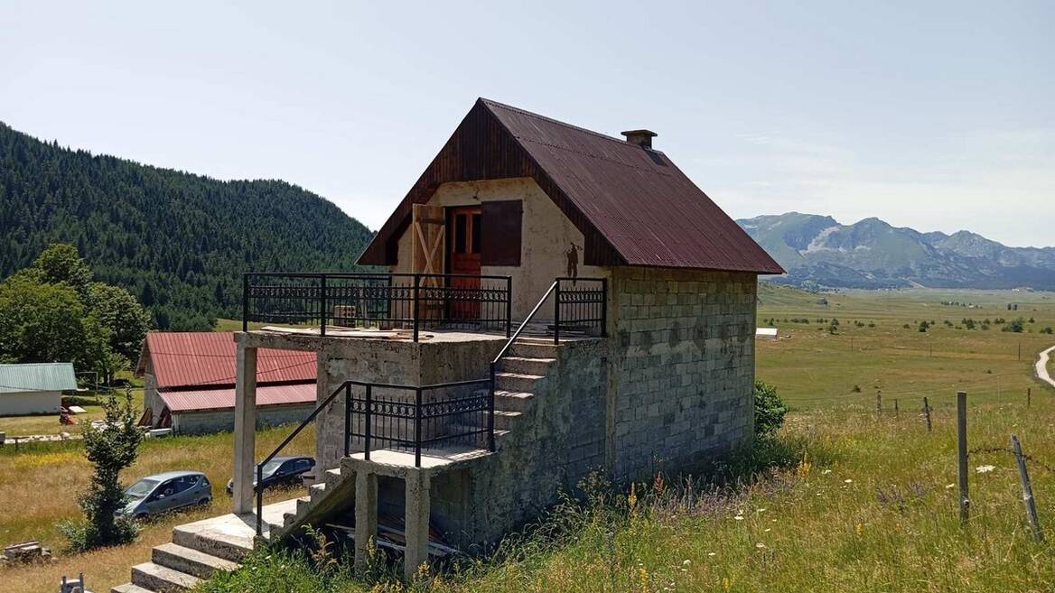  Kuća sa pomoćnim objektima i velikim placem, Žabljak, Žabljak