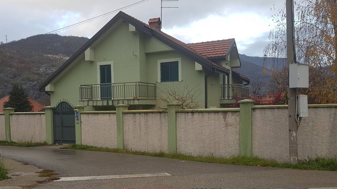 k6138 Na prodaju kvalitetna kuća na lijepom placu, Cetinje, Cetinje