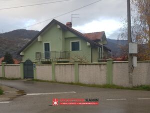 k6138 Na prodaju kvalitetna kuća na lijepom placu, Cetinje, Cetinje