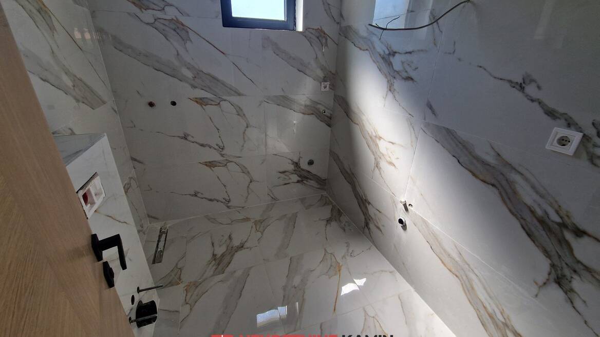 h7097 Zgrada sa 6 stanova i 2 velike krovne terase, Tivat, Tivat
