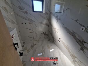 h7097 Zgrada sa 6 stanova i 2 velike krovne terase, Tivat, Tivat