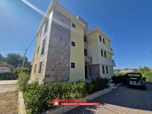 h7097 Zgrada sa 6 stanova i 2 velike krovne terase, Tivat, Tivat