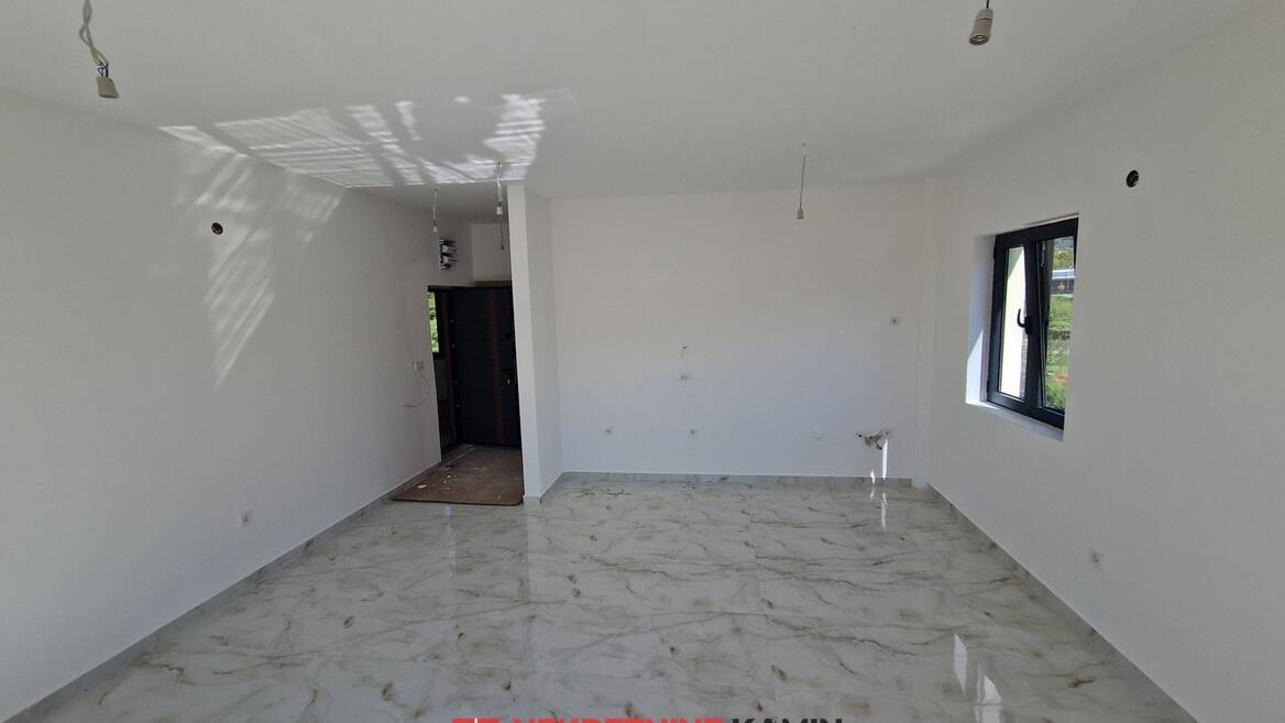 h7097 Zgrada sa 6 stanova i 2 velike krovne terase, Tivat, Tivat