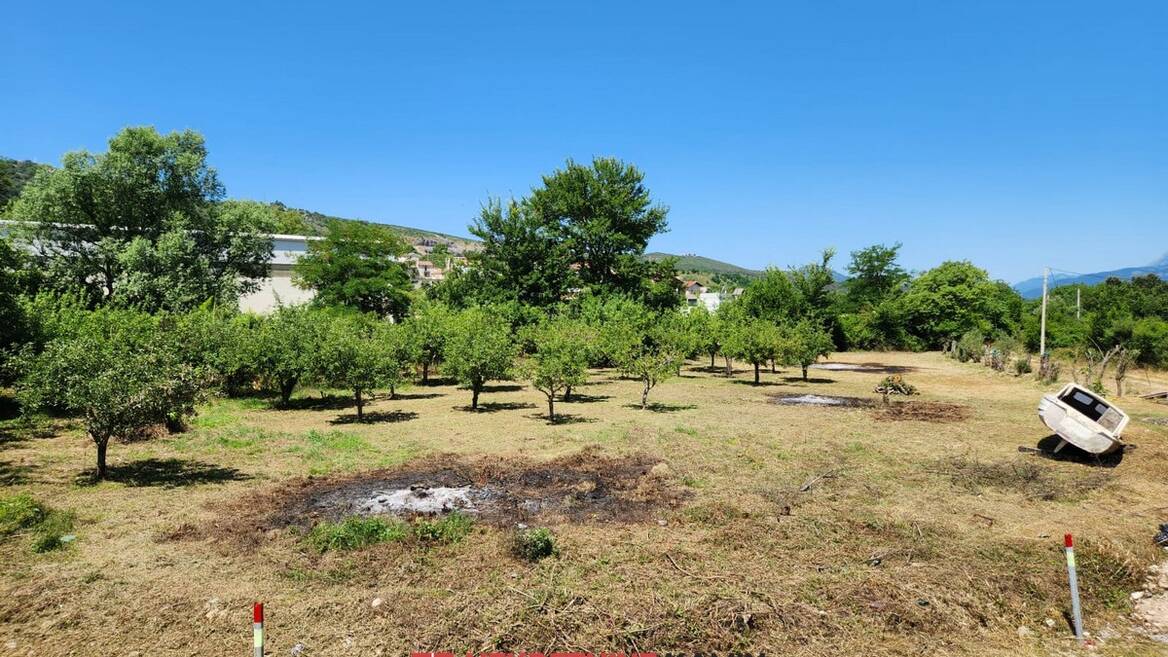 p1013 Urbanizovan plac u mjestu Lješevići, Grbalj, Kotor