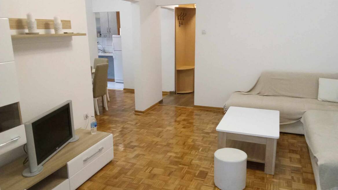 Продаја 4.0 стан Челебоновића Бежанијска Коса Нови Београд рампа за инвалидска колица поглед на парк огромна тераса стаклена зимска кућа реновирана намештена закупна имовина инвестиција некретнине куповина Србија Еxpo 2027 Сурчин  Велики трособан стан 110, Beograd