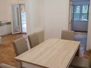 Продаја 4.0 стан Челебоновића Бежанијска Коса Нови Београд рампа за инвалидска колица поглед на парк огромна тераса стаклена зимска кућа реновирана намештена закупна имовина инвестиција некретнине куповина Србија Еxpo 2027 Сурчин  Велики трособан стан 110, Beograd