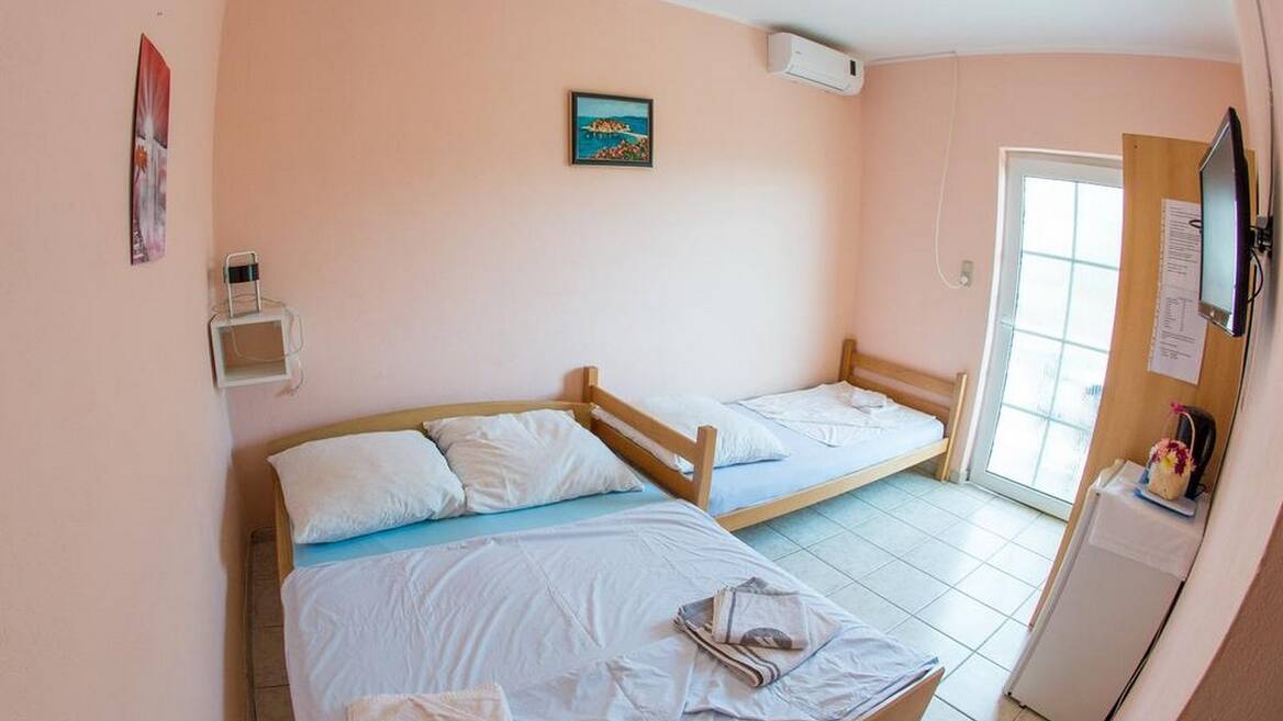 Na prodaju kuća apartmanskog tipa, Bečići, Budva