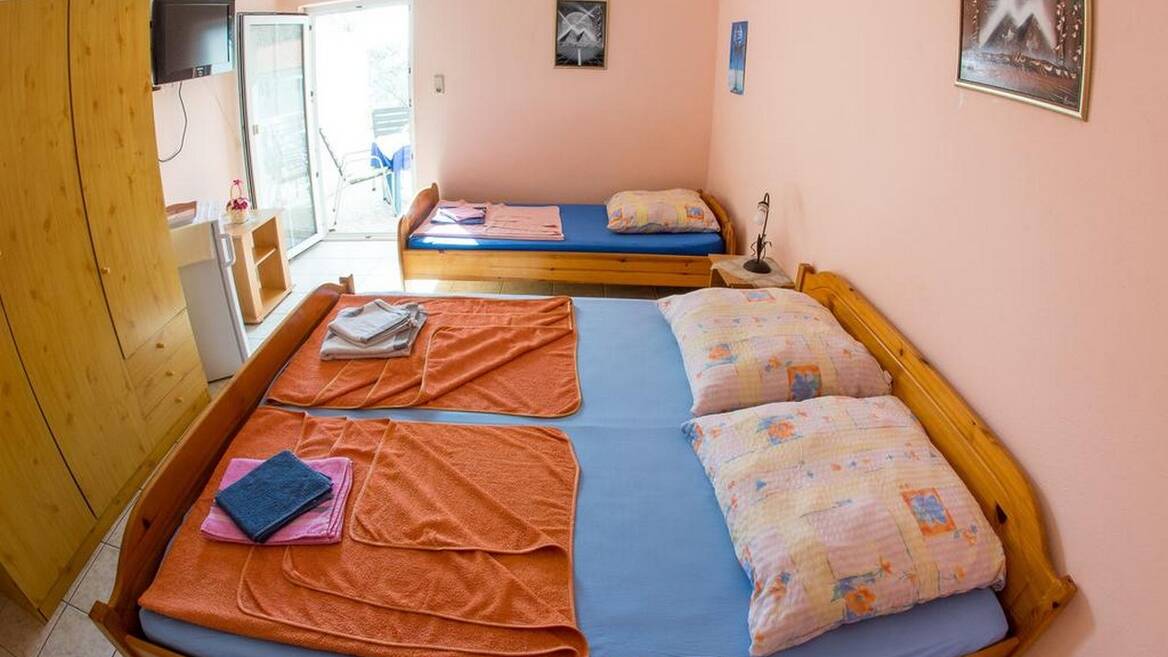 Na prodaju kuća apartmanskog tipa, Bečići, Budva