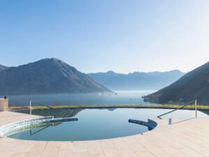 Lavender Bay, Kotor