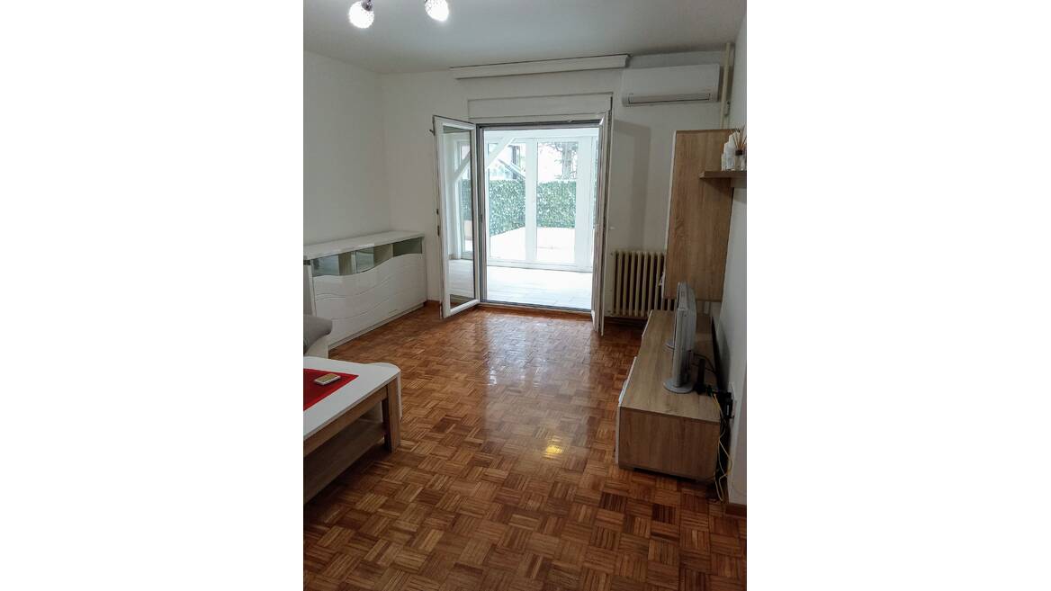 Invest Expo 2027 estate property Surcin  Belgrade Selling 4.0 lux flat Čelebonovića Bežanijska kosa Novi Beograd wheelchair ramp park view huge terrace glass winter house renovated furnished tenanted property investment buy-to-let Serbia  Large 3 bedroom , Beograd