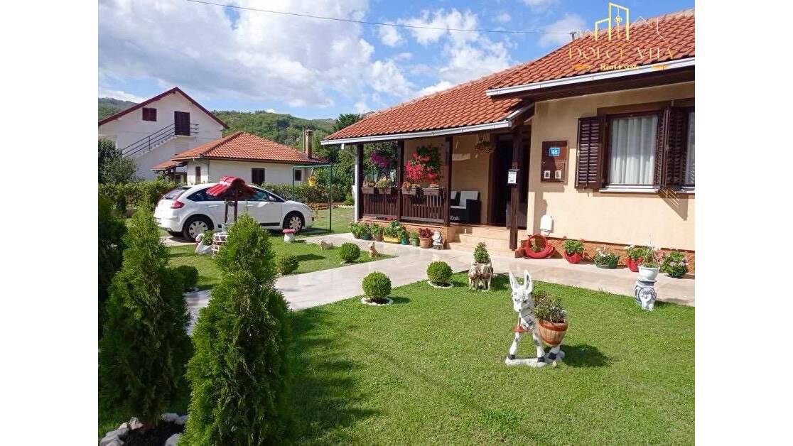 Humci , Cetinje