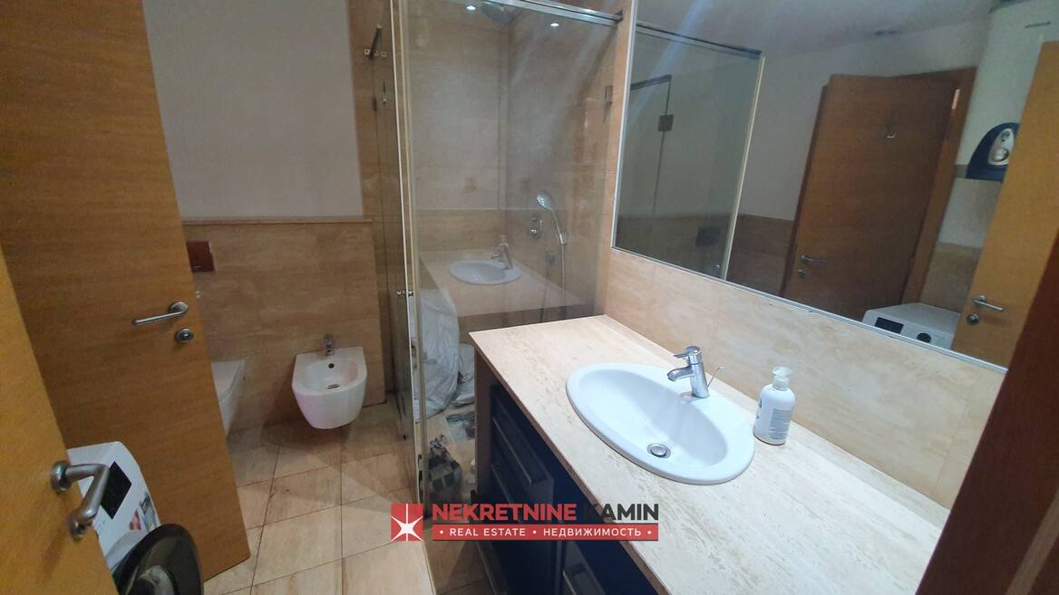 Prostran jednosoban stan 76m2 u Rozino, Budva