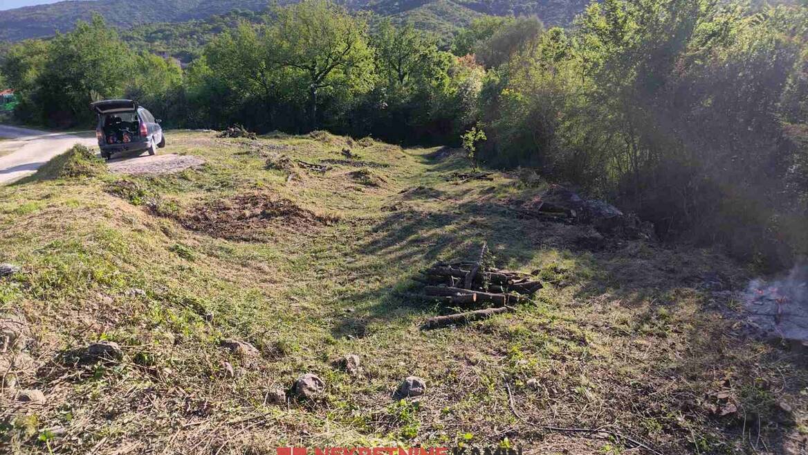 Urbanizovan plac u Radanovićima, 500m od magistrale, Kotor